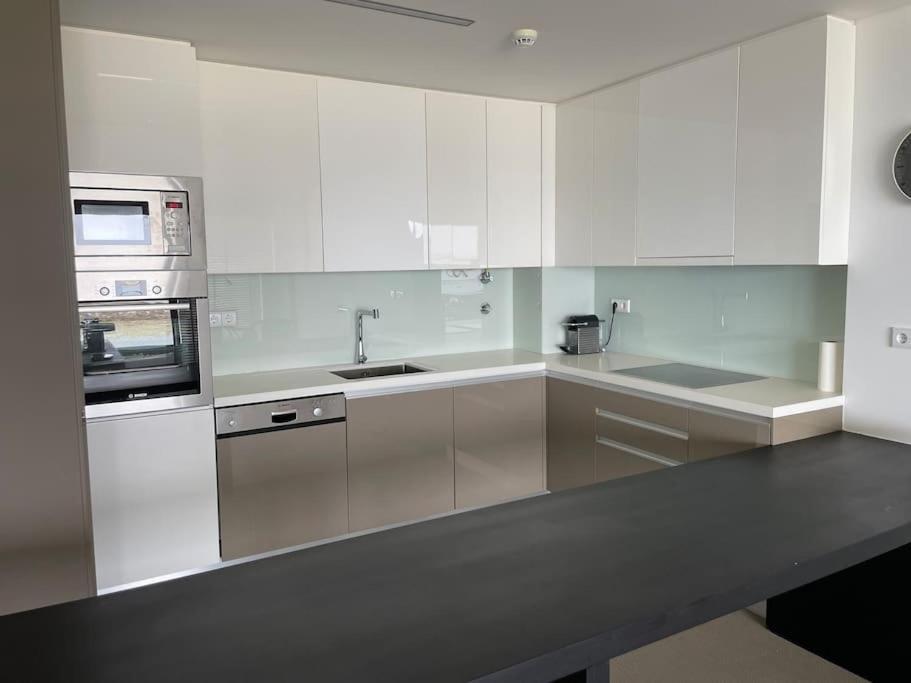 Stylish 1 Bedroom - Amazing Views Apartment *