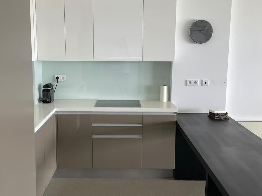 Stylish 1 Bedroom - Amazing Views *