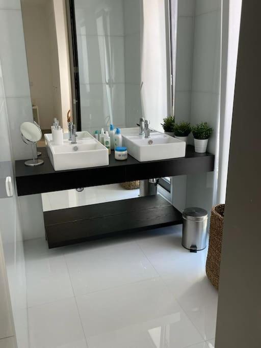 Stylish 1 Bedroom - Amazing Views Apartment Fuzeta