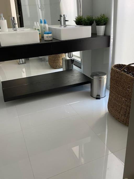 Stylish 1 Bedroom - Amazing Views Apartment